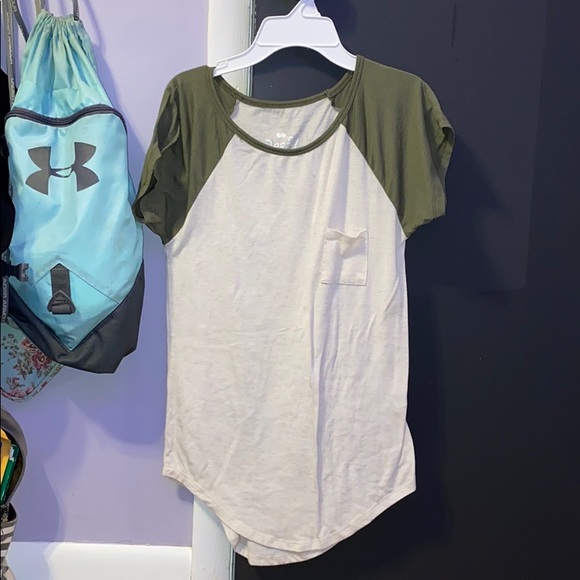 green + cream t shirt - Picture 1 of 2